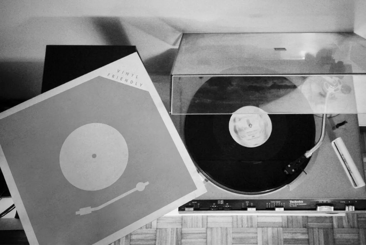 Eufonia Vinyl Friendly Apartment